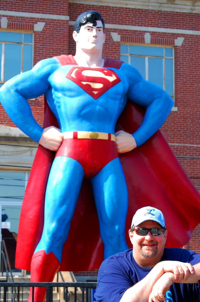 Giant Superman with not so giant Sumoflam