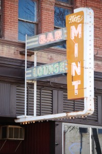 Mint Bar neon in Chinook, Montana