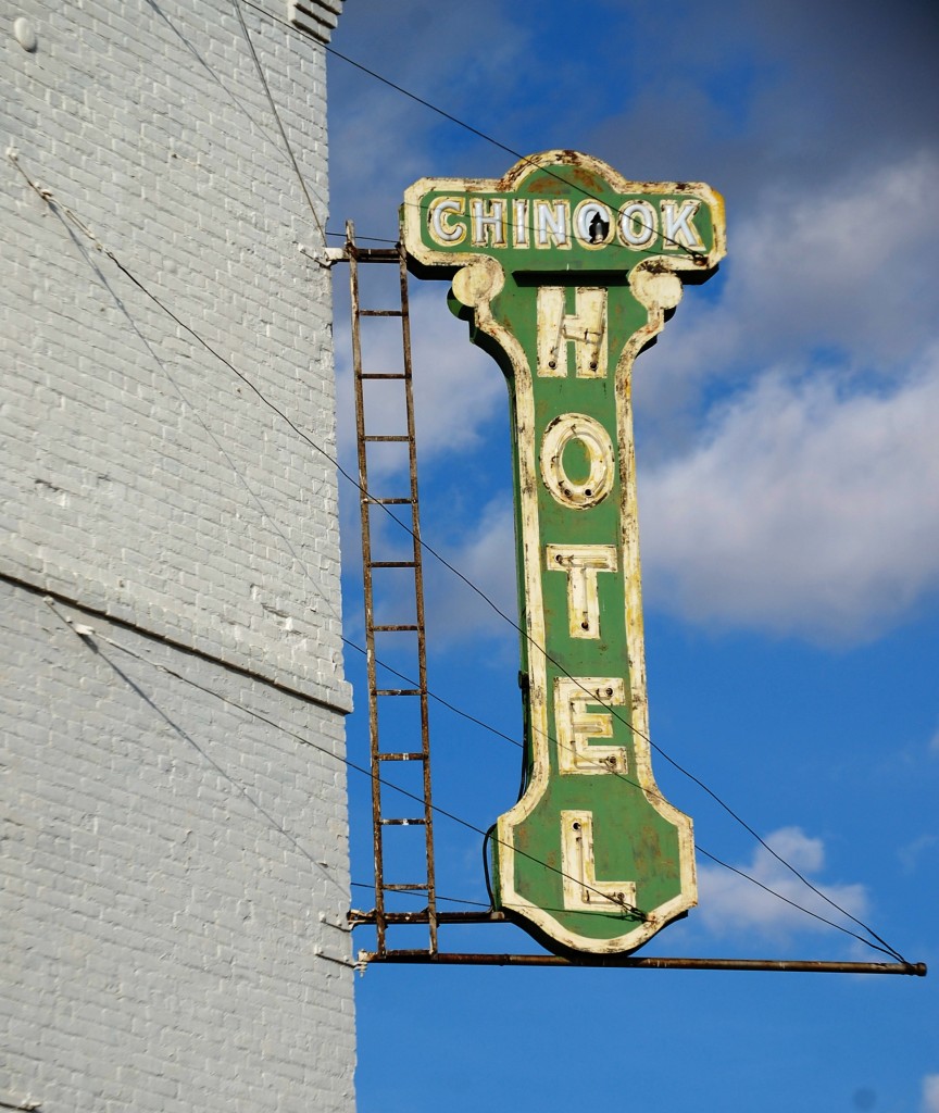 Old Chinook Hotel Sign
