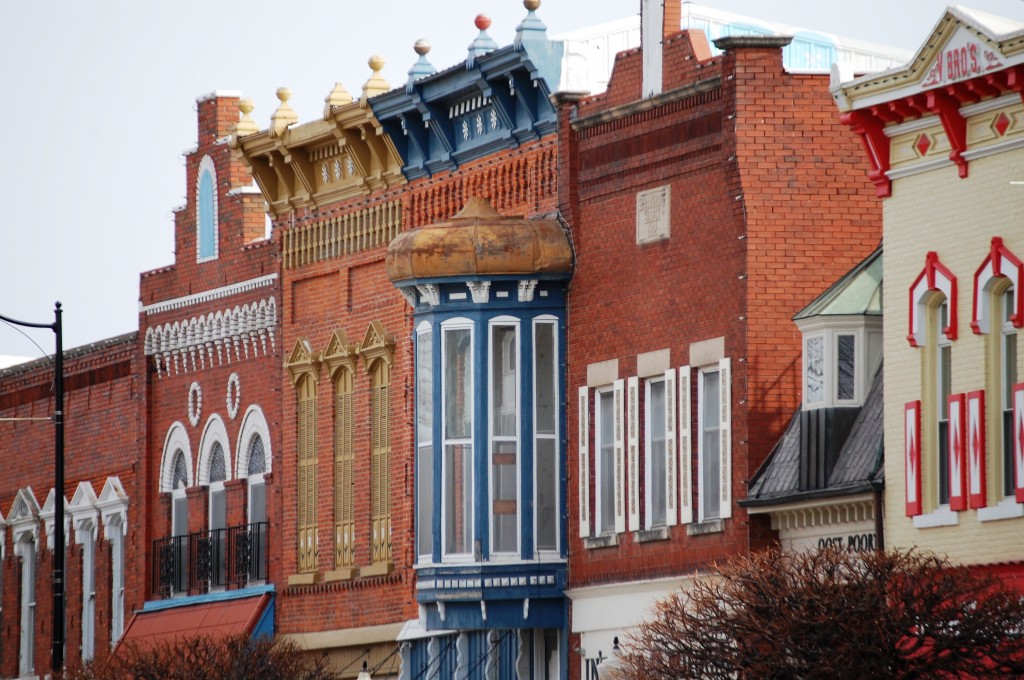 Buildings fronts in Pella, IA