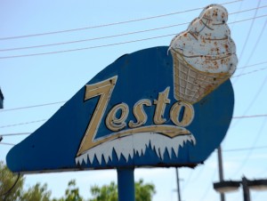 Old Zesto Neon near the Omaha Zoo