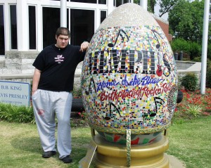 Solomon at the Memphis Egg at the Memphis Visitor's Center, June 2007