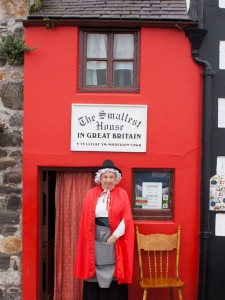 Small House in Conwy, Wales....touted as the smallest house in Great Britain