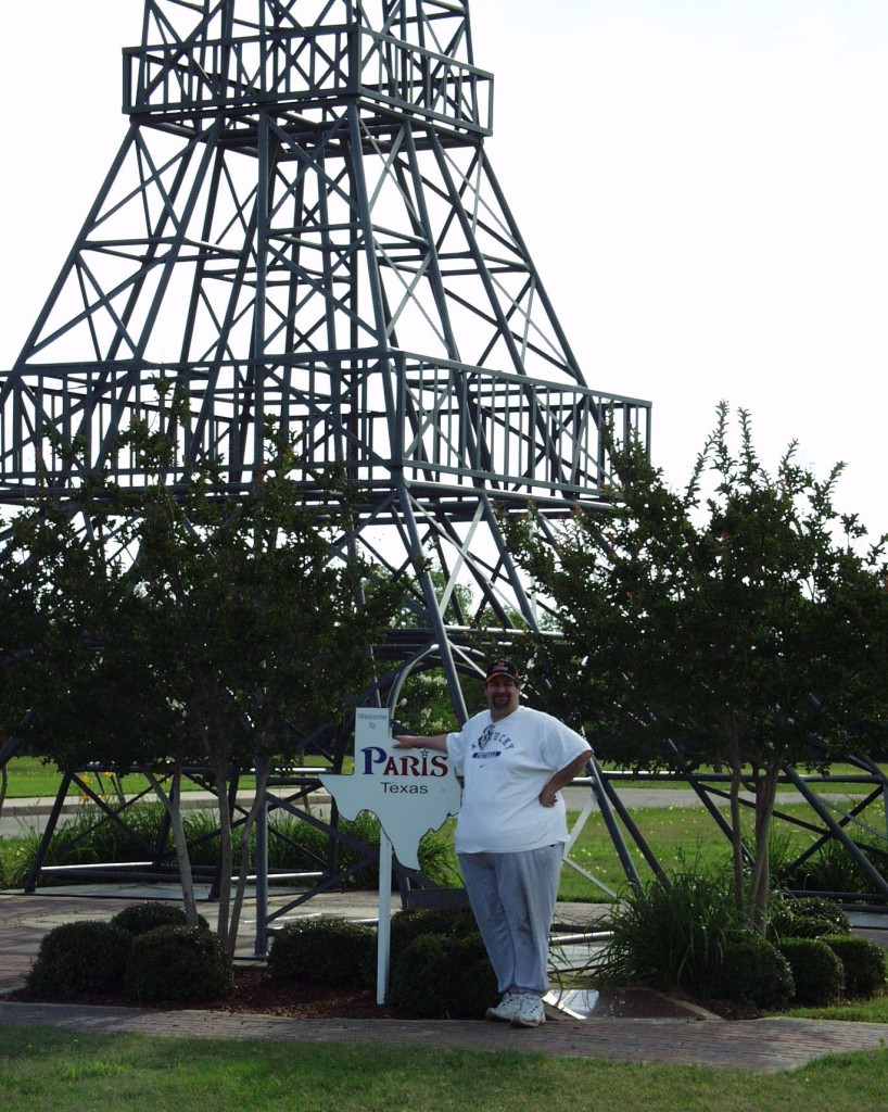 Sumoflam at Eiffel Tower in 2007 (photo by Sumoflam Productions)