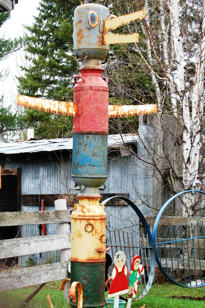 Scrap Metal totem pole outside of Blueberry Antique store