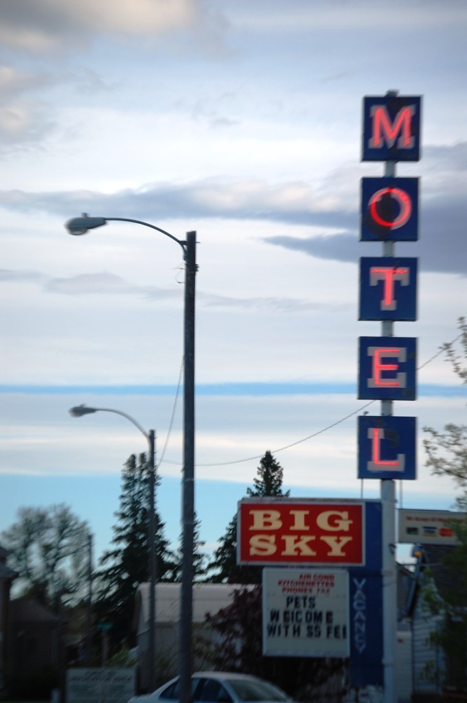 Old Neon - Big Sky Motel in Choteau, Montana