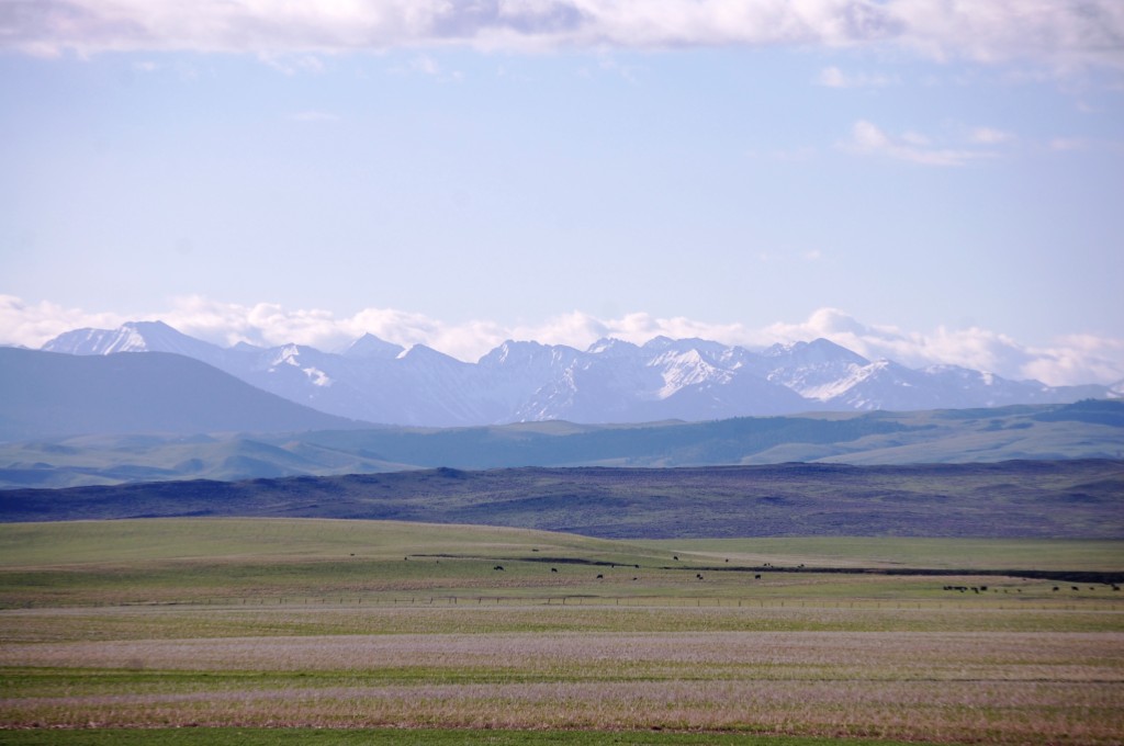Mountains and plains as seen from US 89