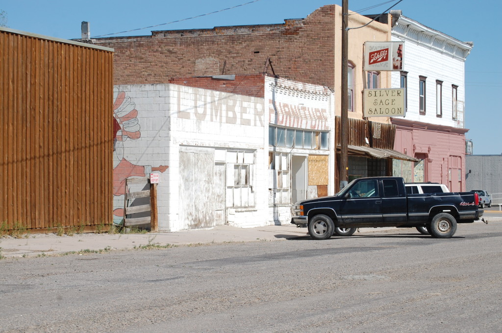 Another view of downtown Shoshoni, WY. Note the remnant of another nice mural in the center of the photo