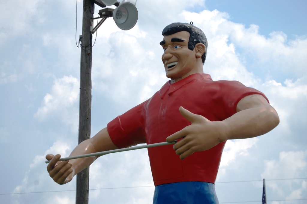 Mississippi Welcomes Me with Open Arms - Big Muffler man statue at the border