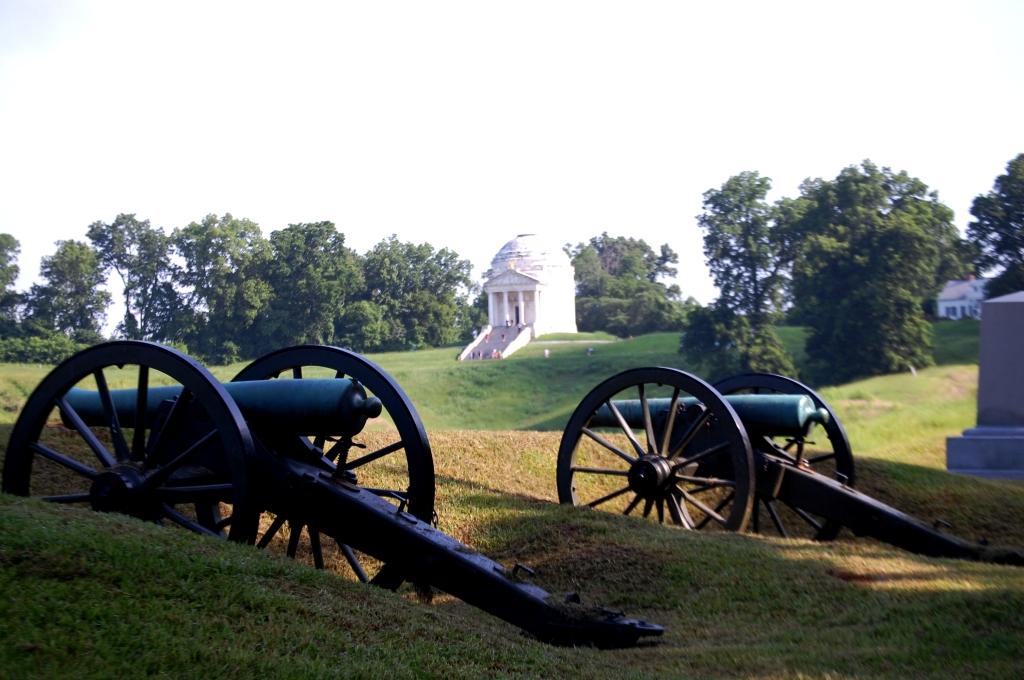 Cannon and Illinois Memorial at Vicksburg