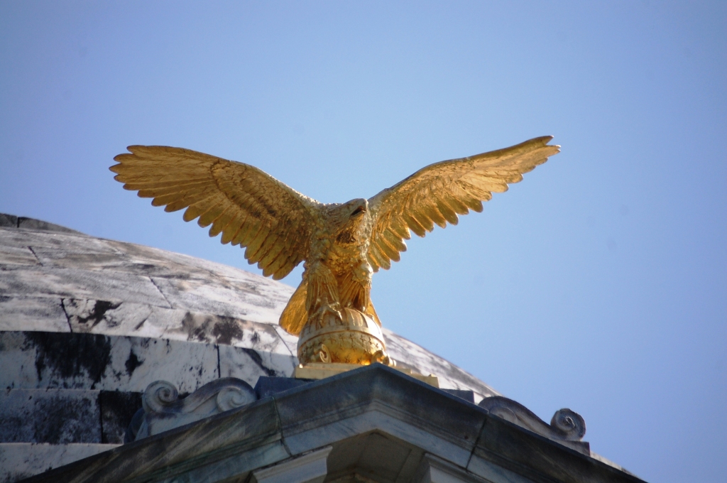 Golden Eagle sits on top of the Illinois State Memorial at Vicksburg