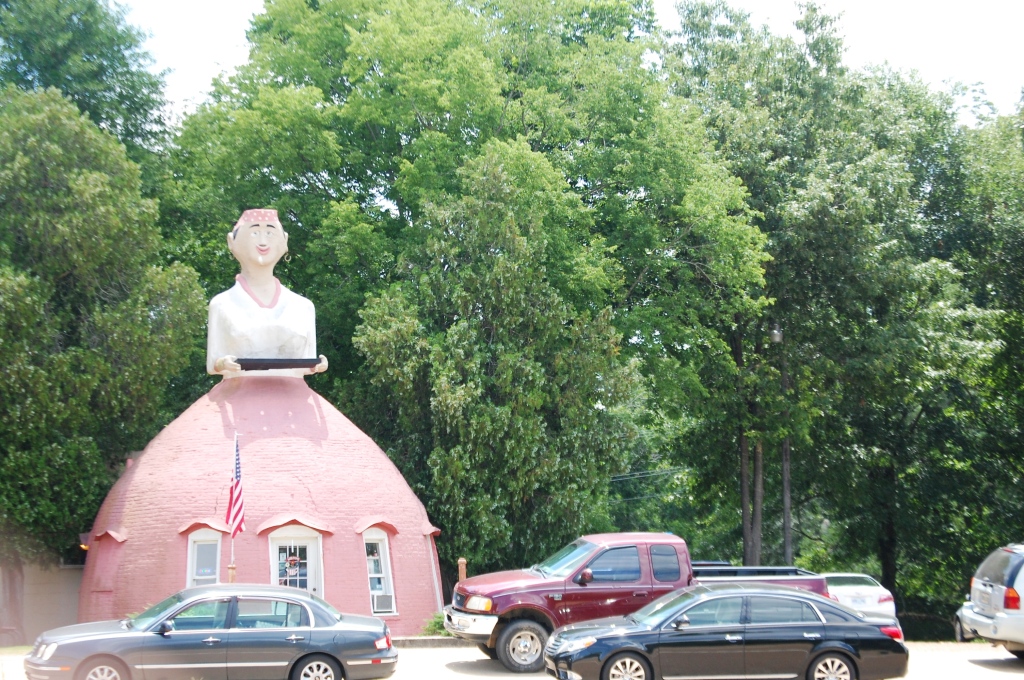 One last look at Mammy's Cupboard south of Natchez, MS