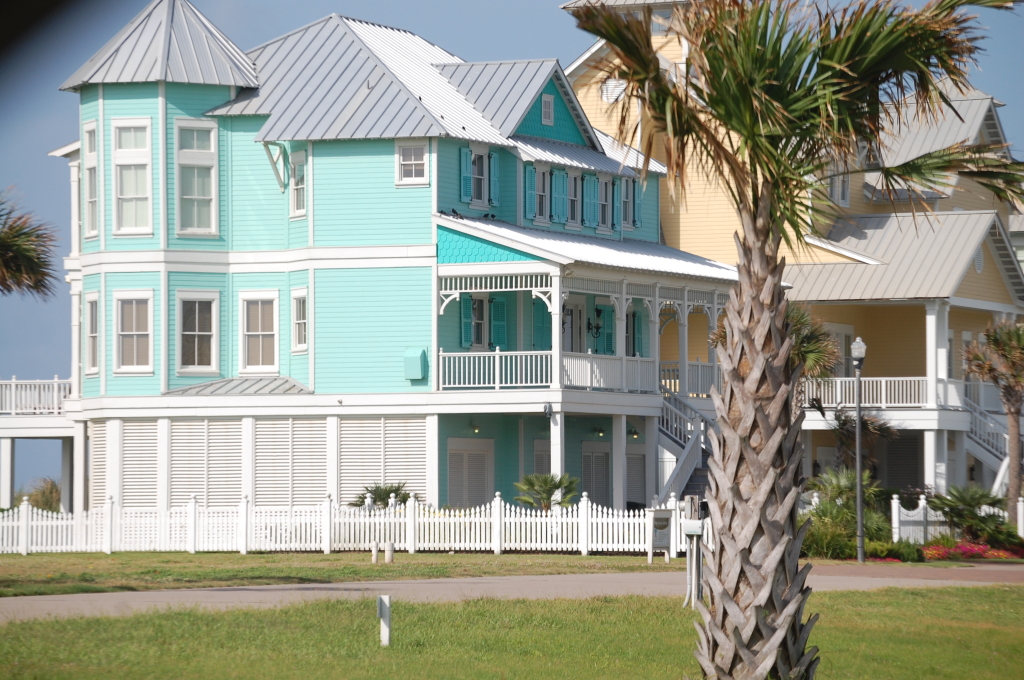 Another colorful beach house on Pirate's Beach