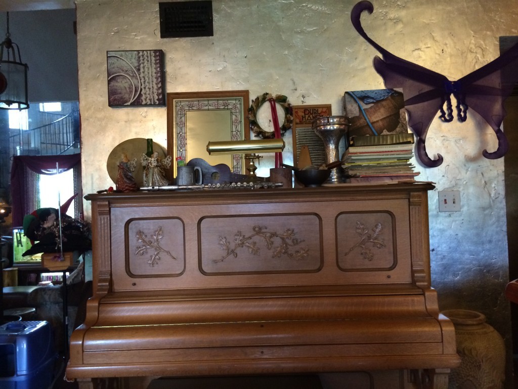 A collection of oddities on top of an old old piano
