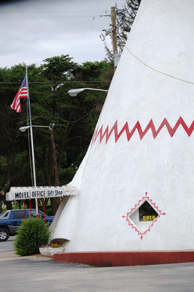 Wigwam Village Gift Shop