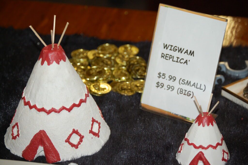 Wigwam Village motel souvenirs