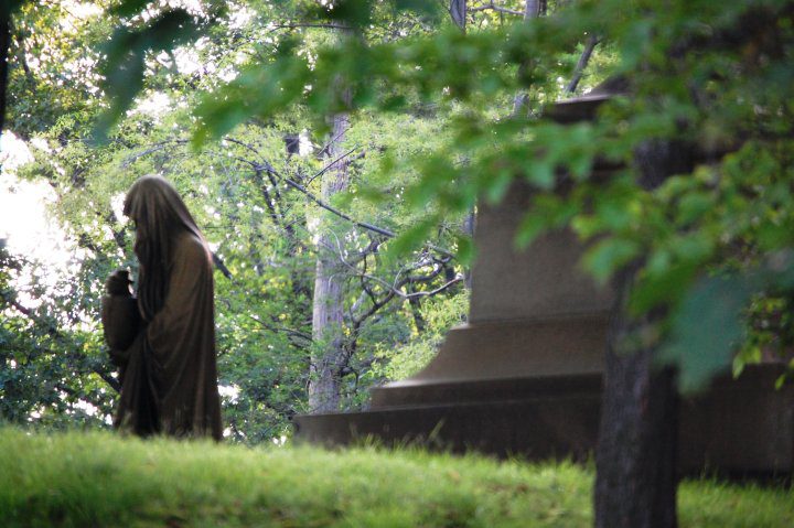 A scene from Lake View Cemetery
