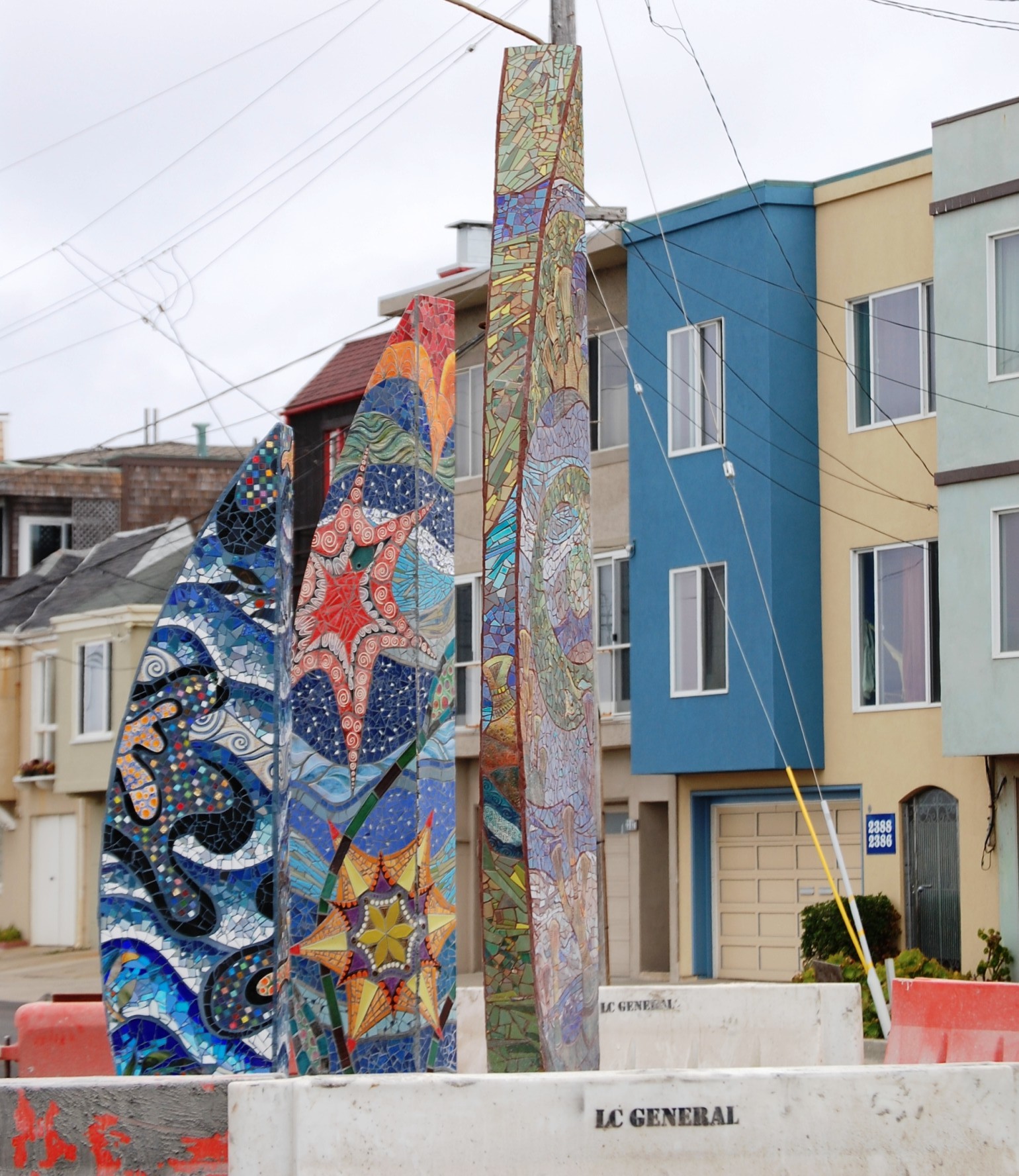 Another colorful neighborhood with unique fountain art