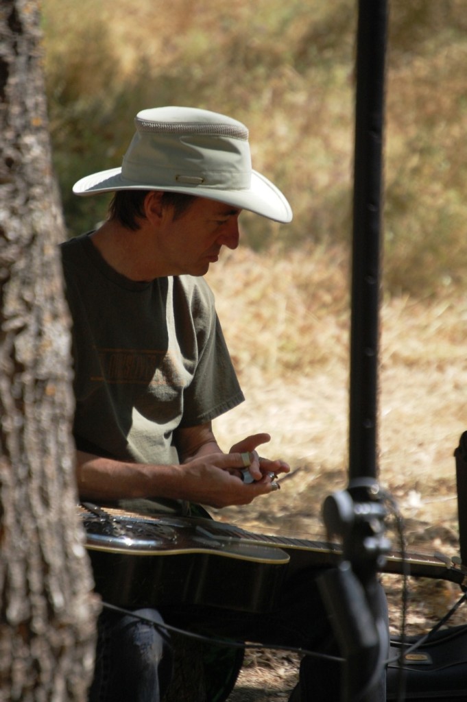 Bruce Wandmayer played some soothing sounds from his dobro.  Relax....