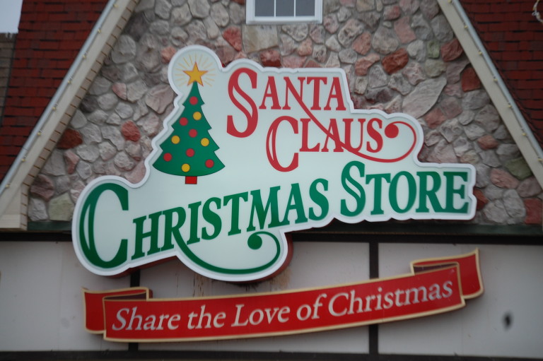 World’s Largest Santa Claus Statue – Less Beaten Paths of America ...