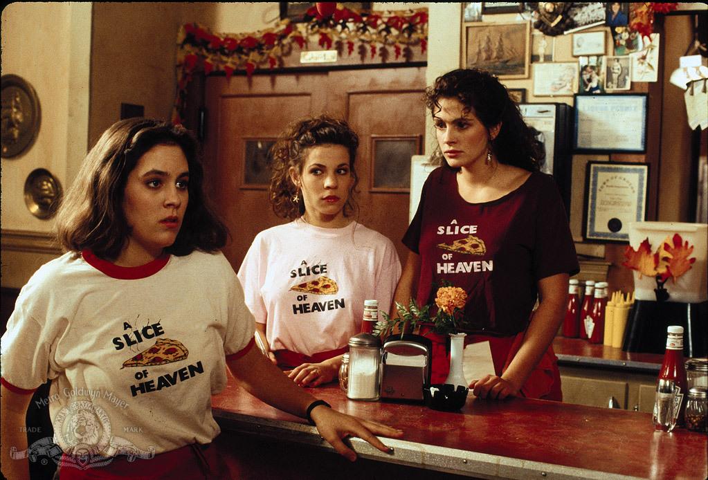 Mystic Pizza cast with Lili Taylor, Annabeth Gish and Julian Roberts in 1988
