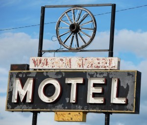 Old Wagon Wheel Motel Neon Sign in Kadoka