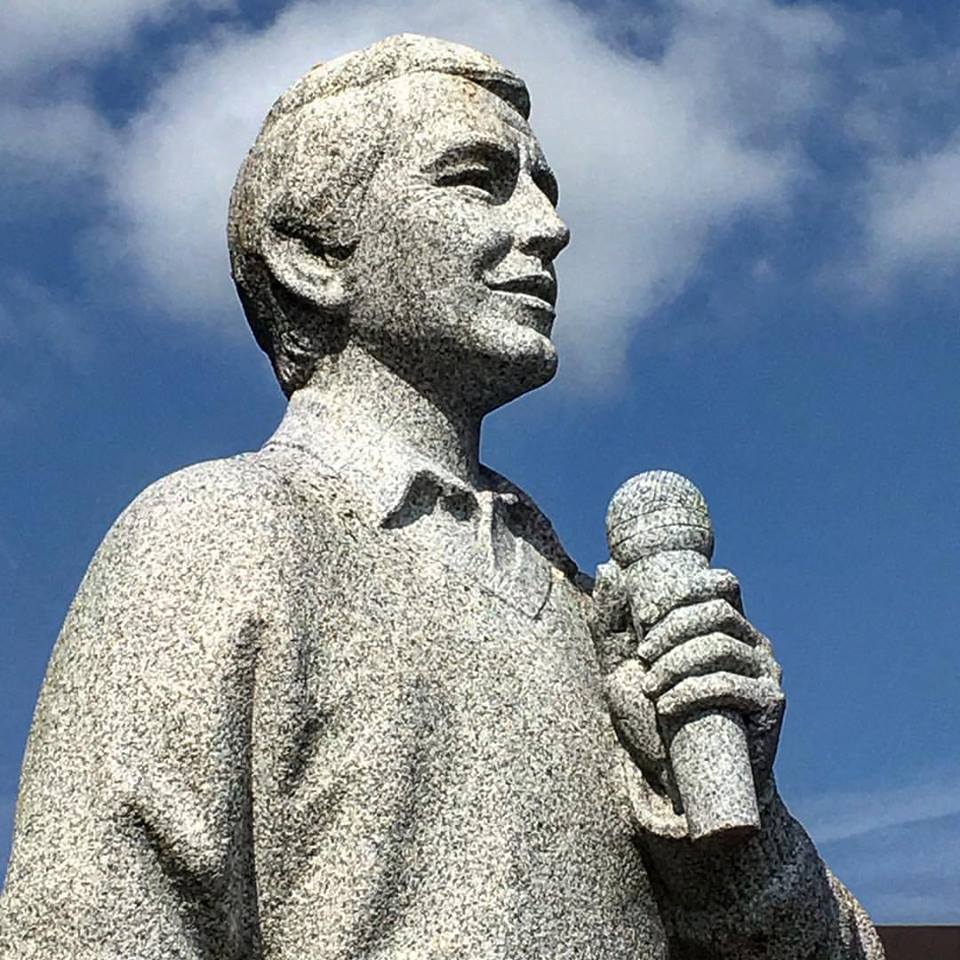 Another shot of the Perry Como statue in Canonsburg